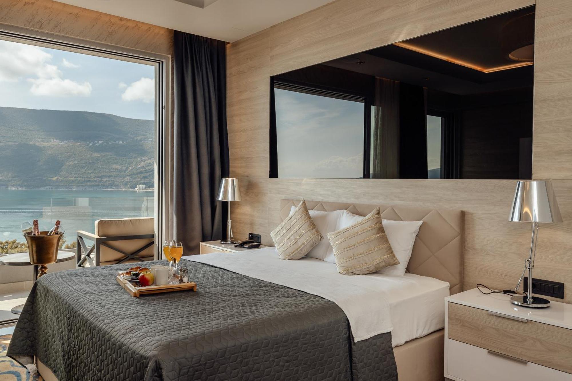 Garni Hotel Kruso Herceg Novi Eksteriør billede